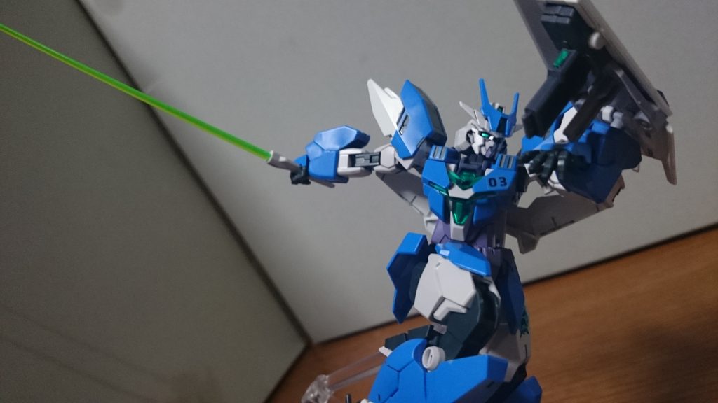 余談。ユーラヴェンのコアガンダムIIのランナーを流用してるので、二期アーマーフレームや一部の一期コアガンダムのパーツ等が余剰パーツとなるっス。ビームサーベルのエフェクトは付属しないので、画像のように過去のコアガンダムから流用しよう！