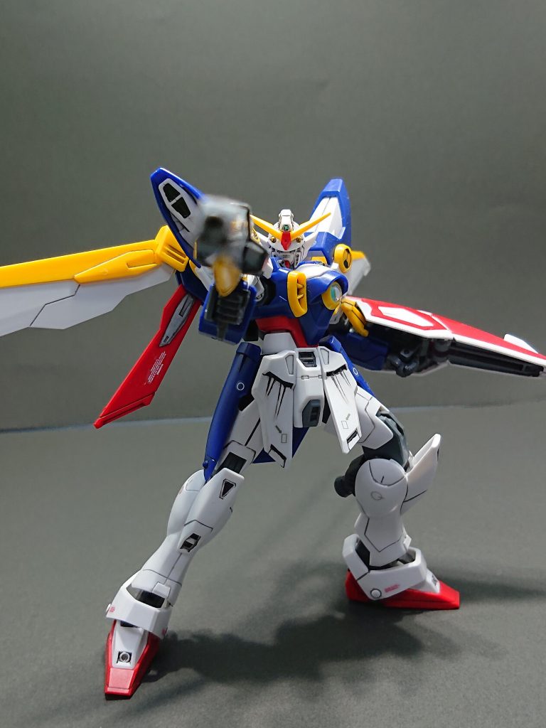 シールド裏が見えた時、真っ白なのが嫌だったので裏側はグレーで塗りました。ウイング世代にはたまらないキットでした。色々な方の作品見たりしているなかで、撮影もちょっと参考にしました。最後までご覧いただきありがとうございました。