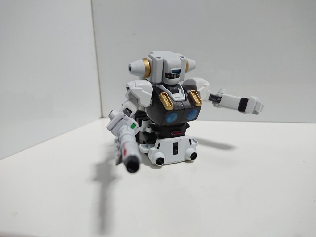 オリジナル形態1 セミタンクモードレッグキャリアにそのまま上半身を付けました。別シリーズですが大獣神のダイノタンカーをイメージしてます。