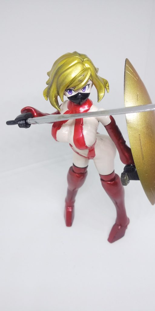 ガッデスソードとターンエーシールドが余っていたので持たせてみたら思った以上にエ、しっくり来たのでシールド表面の穴をパテで埋めて塗装。銅みたいな感じで仕上げました。でも銅の盾って最序盤装備も良いとこですよね。