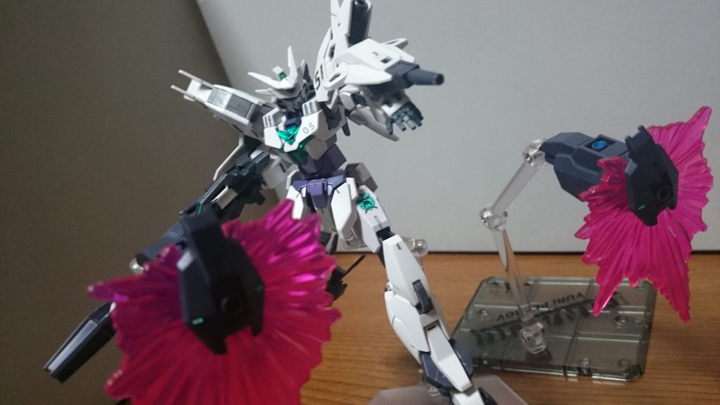 フロントアーマーもだけどやっぱり肩もポロる…