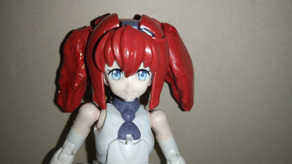 ルビィの特徴的なツインテールはサラの後ろの髪を縦半分に切ってパテで盛り塗装しました。形がいびつになってしまいました。