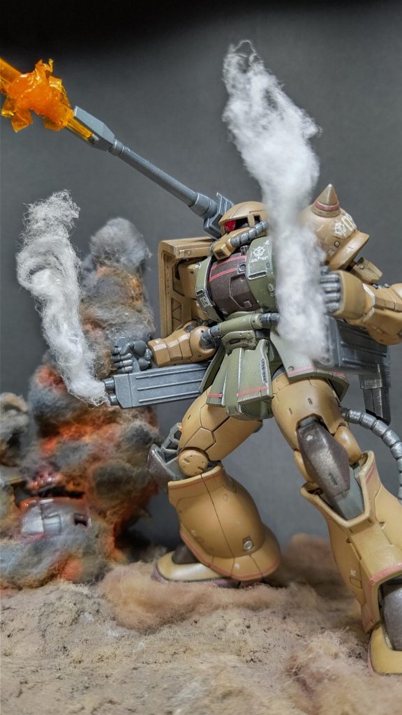 でも主役はあくまでハーフキャノンで、黒煙ザクは添え物に過ぎません。