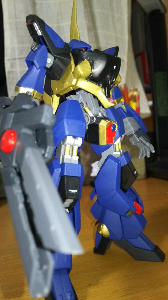 ステキなパンプスは青色に、ステッカーは控えめに