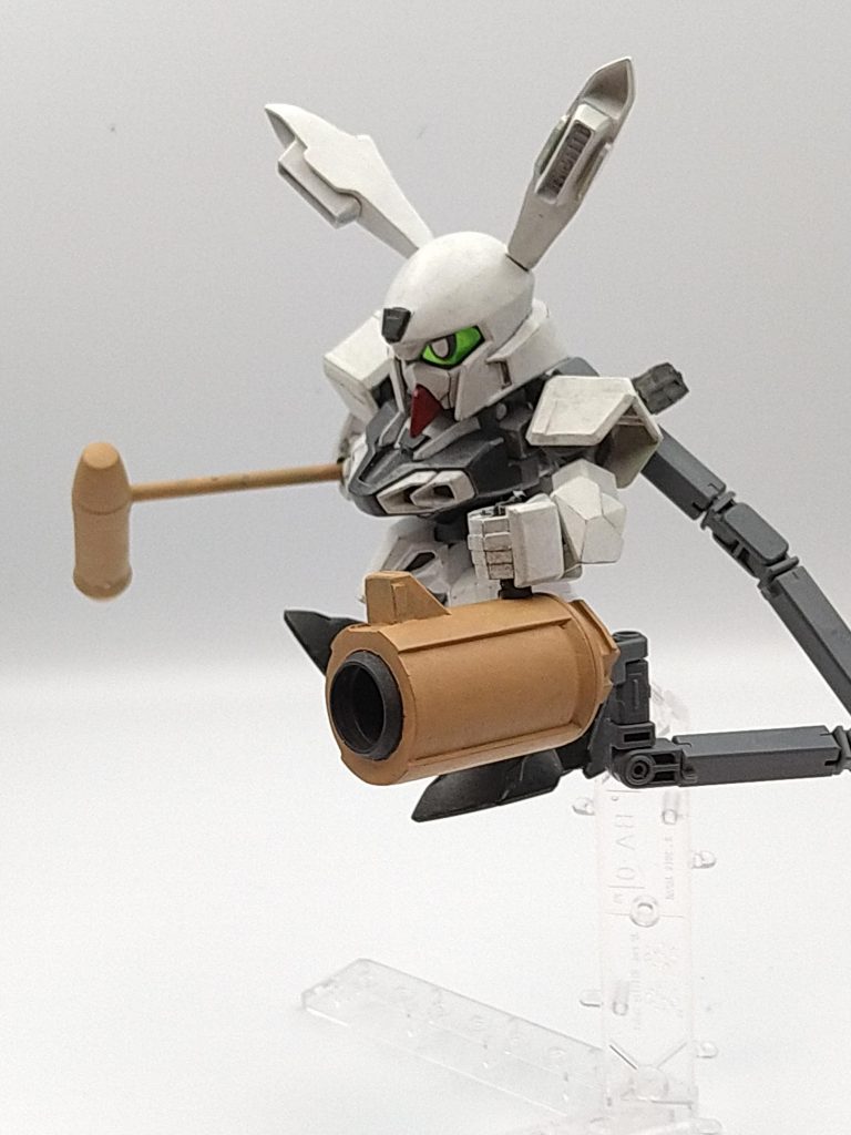 うさ耳ブースター、特殊脚部、SDサイズの3つが合わさりトリッキーな動きで翻弄しつつ接近戦を行う