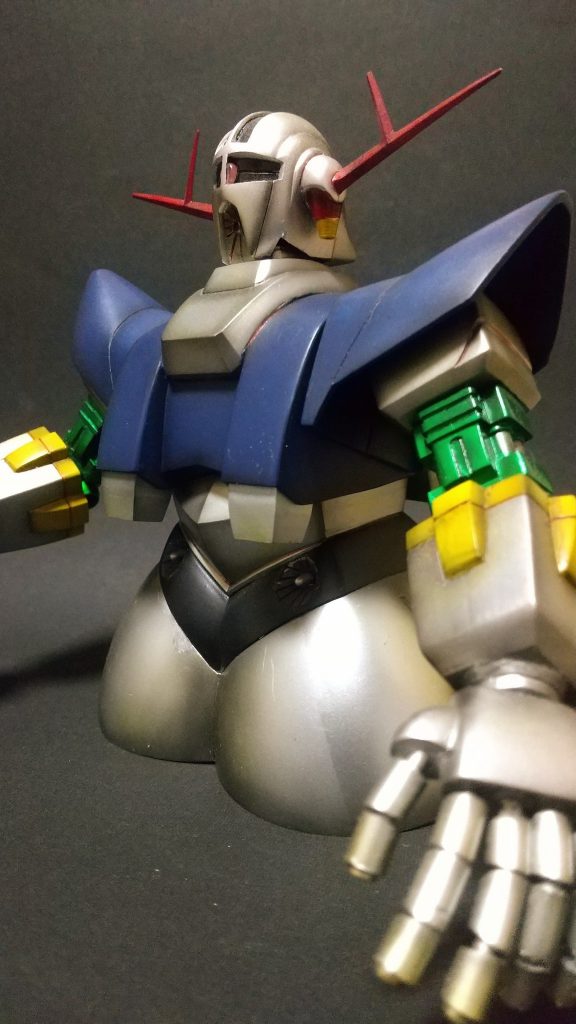 とはいえ、首を少々カットして短縮