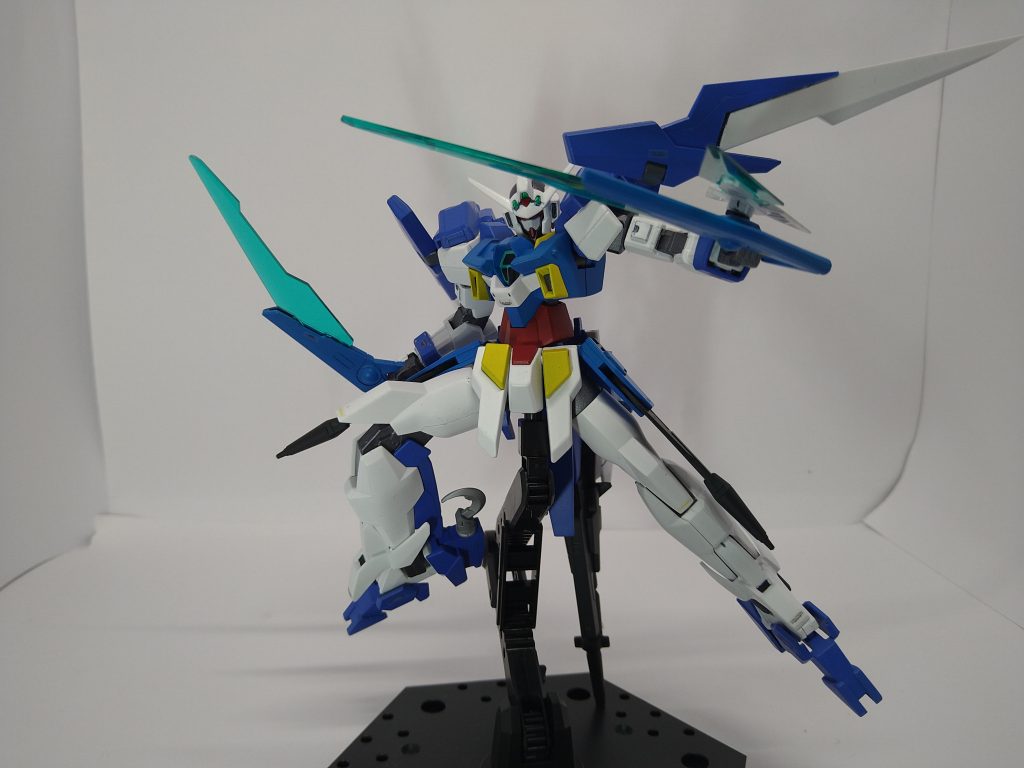 ツヴァイブーメランは名前の通り2つでワンセットのブーメラン兼サーベルになります。普段はリアスカートにマウントされています。ブーメランのように投げることも出来ますし、サーベルのように使うことも出来る中、近距離戦用武装になります。