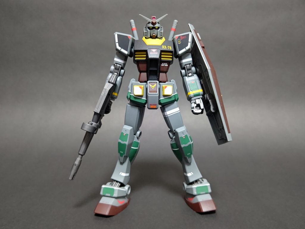 リアルタイプの特徴であるマーキングは水転写デカールで再現されています。