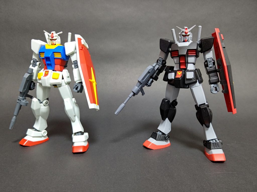 普通のガンダム（２号機）との比較。