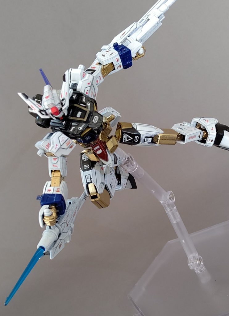 アクション フェイダートンファービームサーベルを出すことが可能です。但し少し短めです(サーベルはHi-νガンダムより)