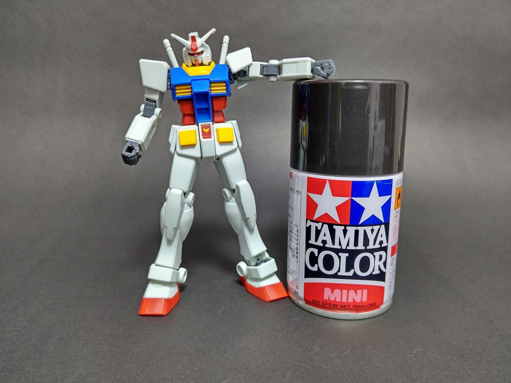 使ったのはタミヤスプレーのガンメタル。スプレー２本使ったので、ガンダム本体とあわせてコスト1500円ぐらいです。