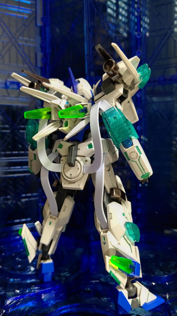 後ろになります。肩のスラスターは1.5ガンダムの余剰パーツを張り付けました。