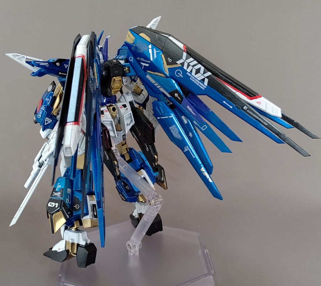 フリーオネギアガンダムとなります!使用パーツはHG フリーダムガンダムHG AGE2マグナムHG トライAGEマグナムHG ガンダムDXHG ガンダムマルコシアスHG ユニコーンガンダムHGガンダムハルートHG ガンダムアレックス等です