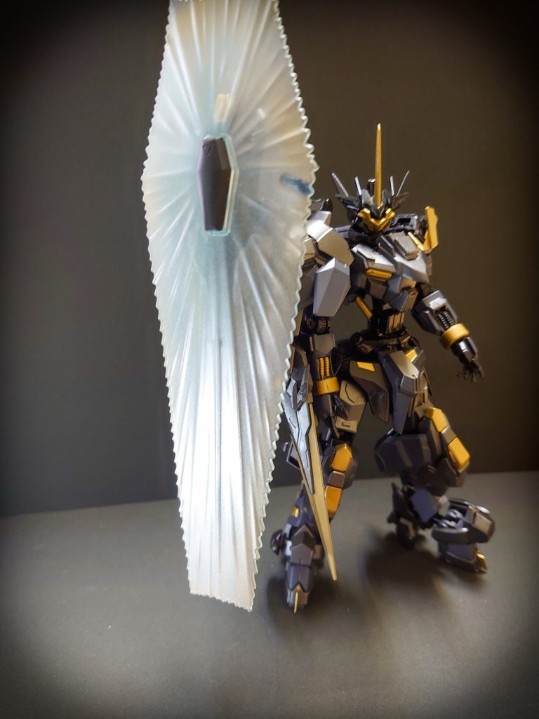 シールドはエイハブリアクターから直接つなげているため、シールド膜を発生できる仕様。