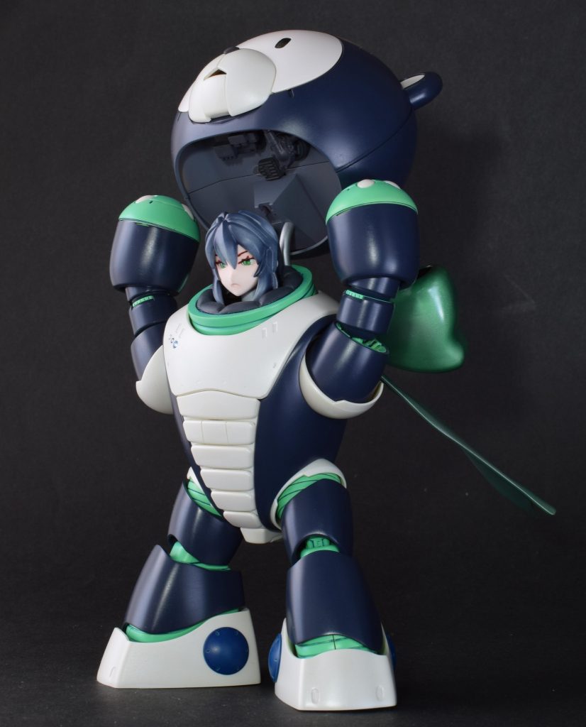 メイさんの首周りにはクッションをパテでつけました。素に見えますがヒザ関節と足首で７ミリ短縮しています。