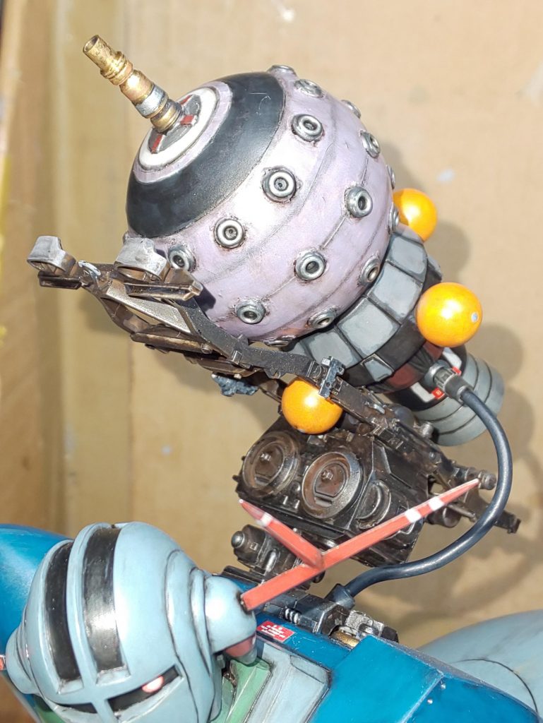 「ふふ♪怒りました？けど 大佐、ビットのエネルギーが切れるまではそうしてください。再チャージはできないので その後は腕の有線サイコミュしかありませんので敵に近づかれると この子の力が発揮できませんから…」