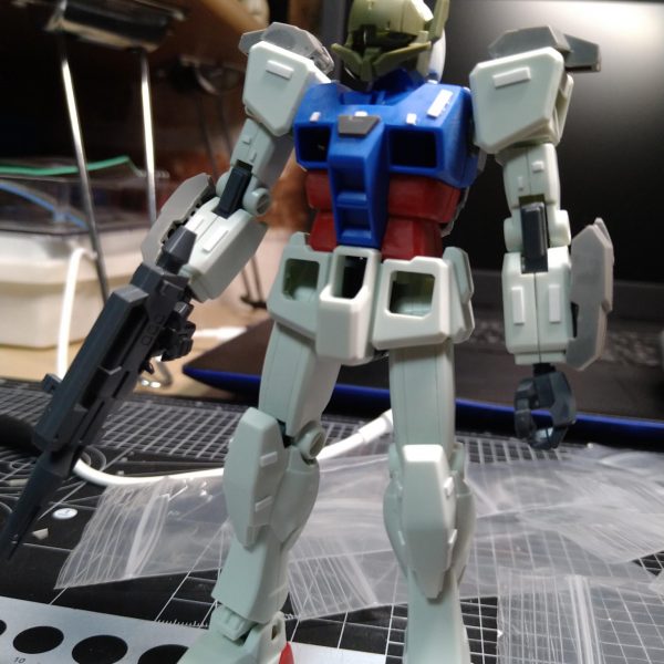 ガンダムの追加パーツとプラ板ディテール終了しました。これから塗装に移ります。