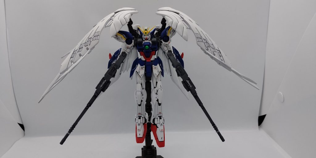 空から舞い降りてきた様な感じで………これも公式にあった気がする………