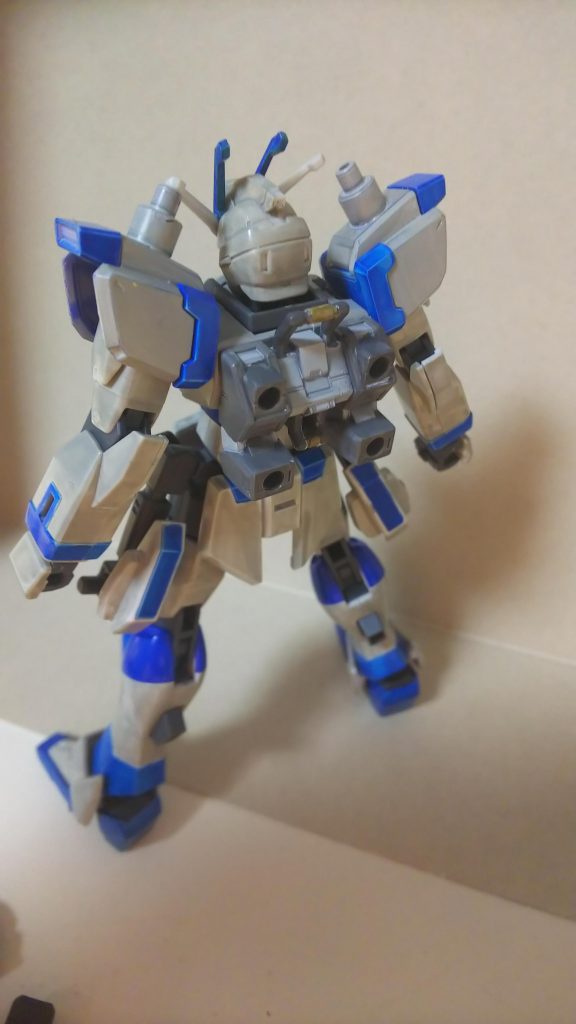 後ろ姿こちらも追加装備を付けられるようになっています。