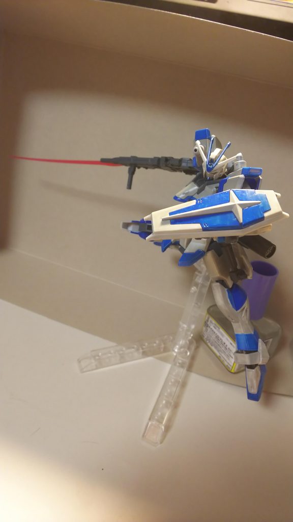 ここからはポージング!上記の通りライフルからビームサーベルを出した状態です。不意打ちとしても使えます!