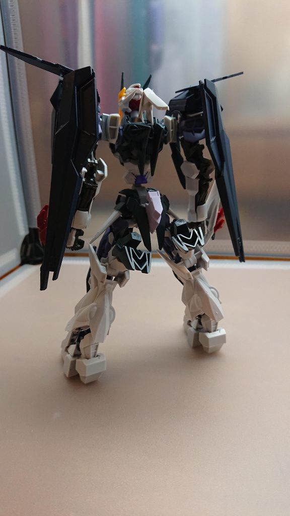 背面はあまりいじらず、腰にパーツを追加してるだけになってます