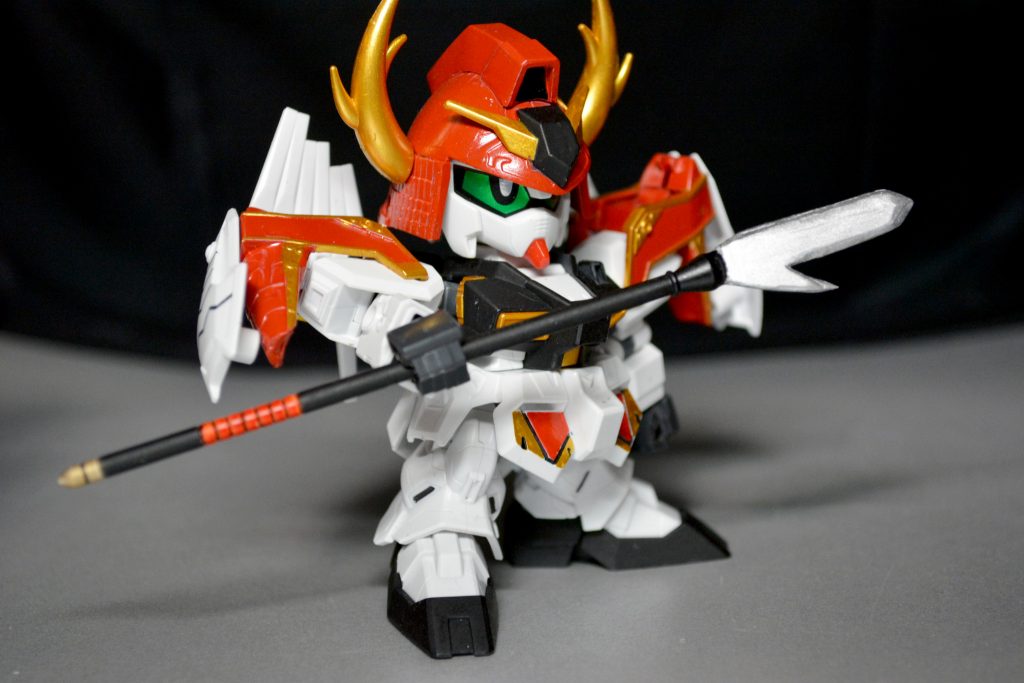 槍柄はレジェンド武者の薙刀から拝借。槍先は龍神導師仁宇の槍を真似てプラ板を切り出し