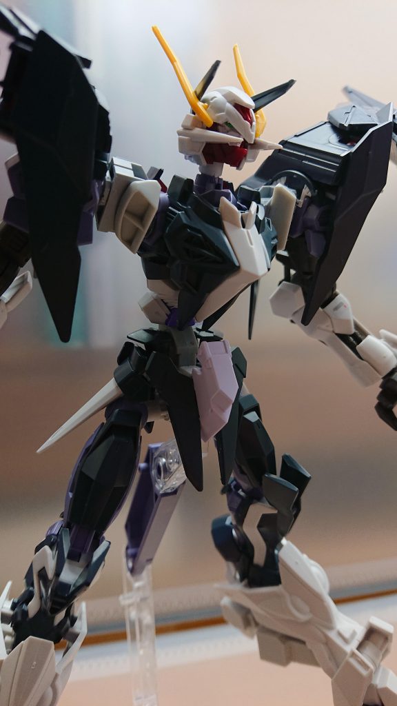 首を少し延長、フェイスパーツをニッパーで少し切り落とし目を見えやすくしました