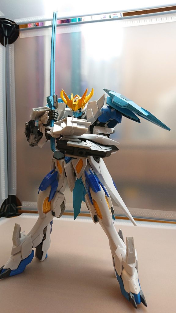 強大の敵に対しては遺物の力と自身の剣術を組み合わせて強力な一撃を放つ!