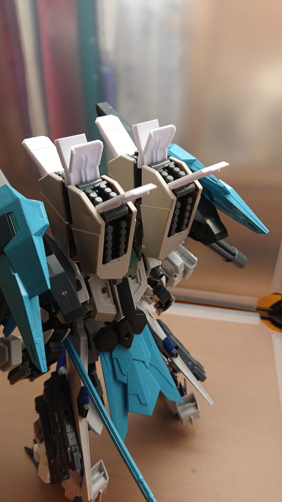 背面のミサイルポッドリゼルのジャンクを残しておいて良かった