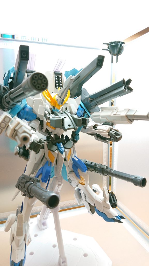 武装展開形態全武装を展開することで一斉にミサイルやビームなどを発射して多数の敵を破壊することが可能ただし周囲を巻き込む為最悪の場合味方の機体をも破壊してしまう恐れがある