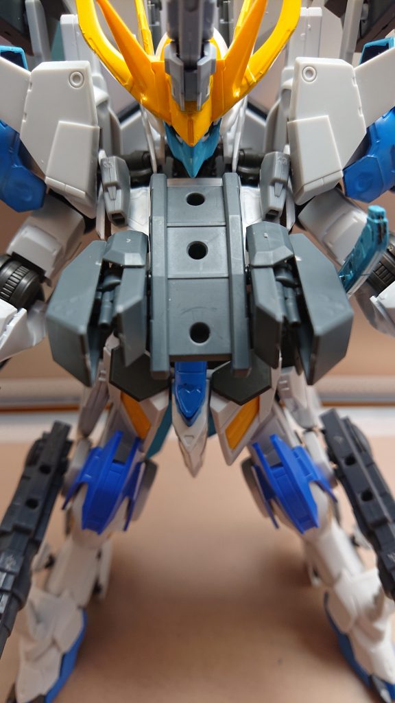 胸部の小型ガトリング