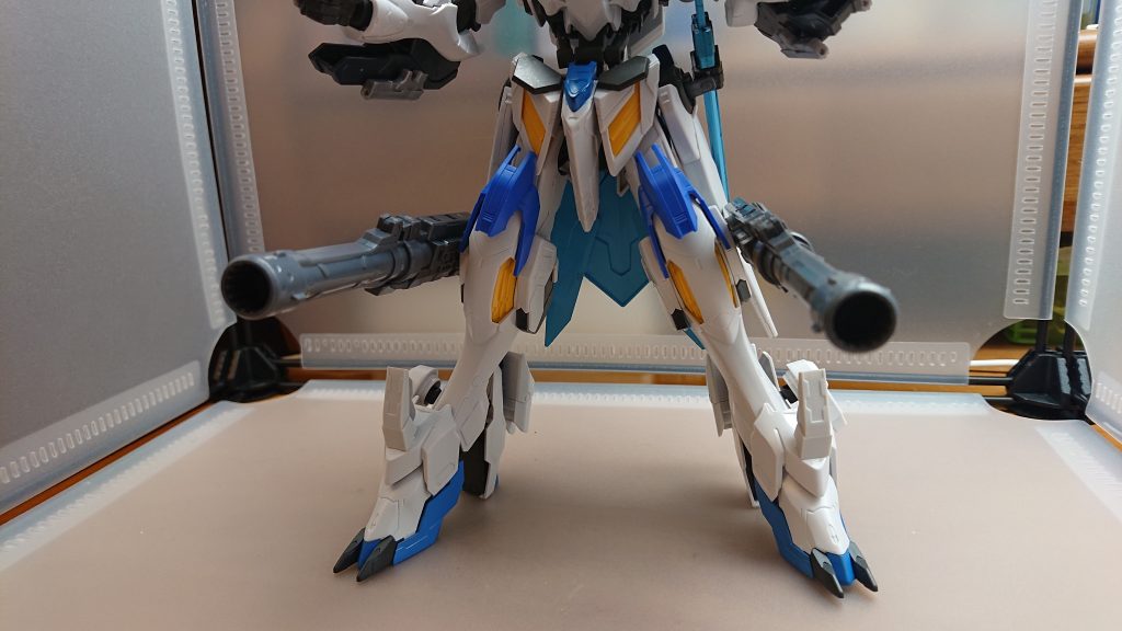 脚部のロングバズーカ砲