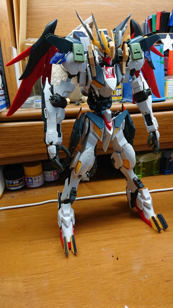 改造その3全身にジャンクパーツを追加バックパックにHGディスティニーのウィングを使用