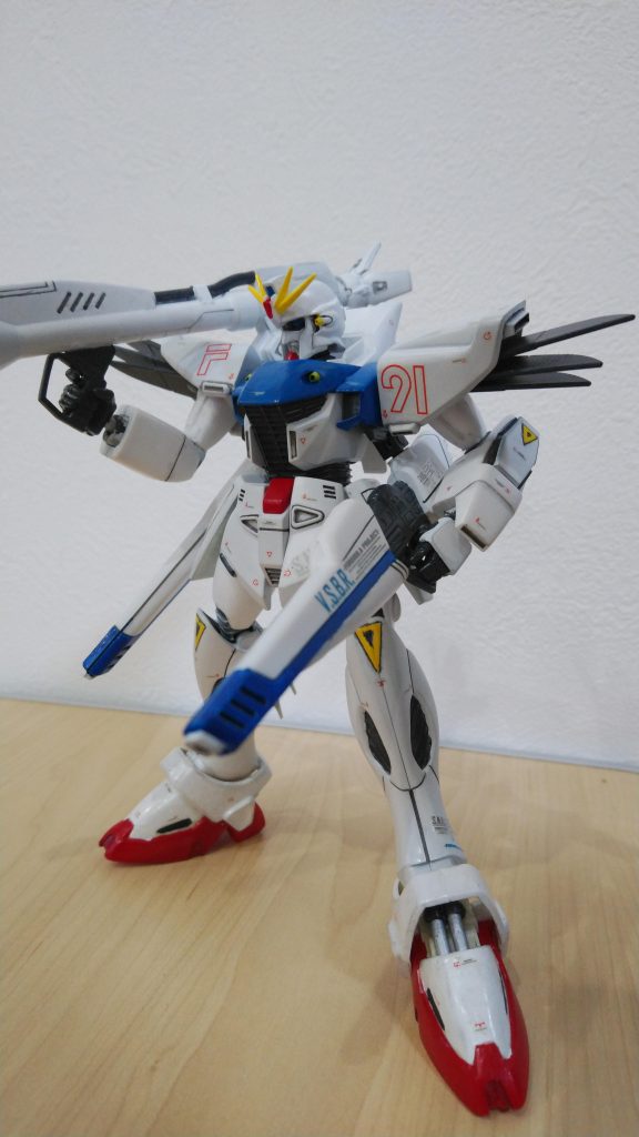 ヴェスバー!強い!とにかく強いビーム砲!スーパーファミコンではザクやドムを難なく引き千切ってました!