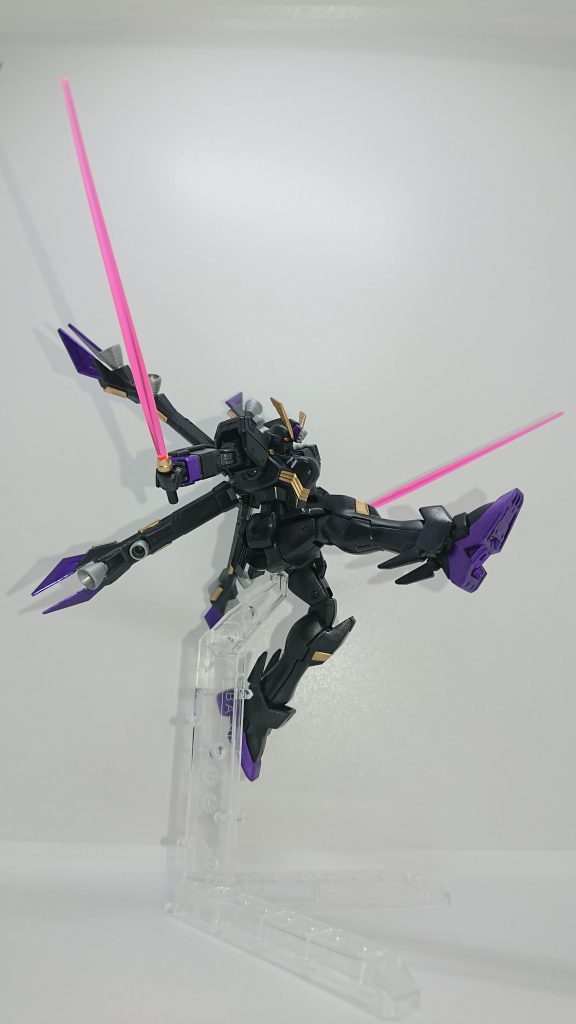 さようならキンケドゥキッククロスボーンはX1もX3もフルクロスもゴーストも好きですがX2だけは(裏切って敵になるから)好きじゃないのでどんなポーズしてたか記憶になくポージングに苦戦しましたが、ここは印象的なので覚えてますね(間違ってたらどうしよう)