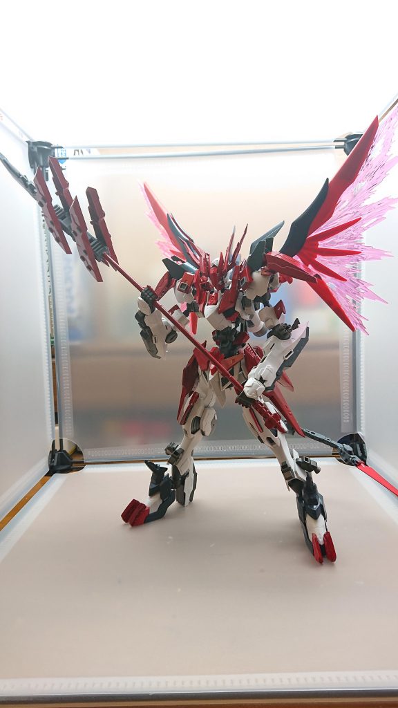 能力開放形態バルバトスリコリスの能力を極限にまで引き出すことができる形態強化された機動力を生かすことで複数の分身を生み出し敵を翻弄させて攻撃を仕掛けることができる