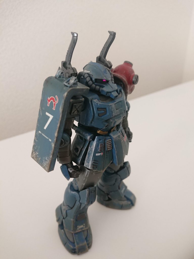 モノアイは百均のデコシールです