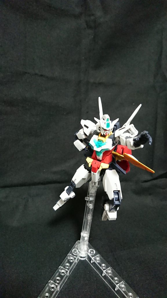 コアガンダムⅡも部分塗装で仕上げてます。本体、アーマーともにプラモデル感を残したかったので半光沢でトップコートしました。が、コアチェンジで肩塗装など禿げる禿げる…（笑）