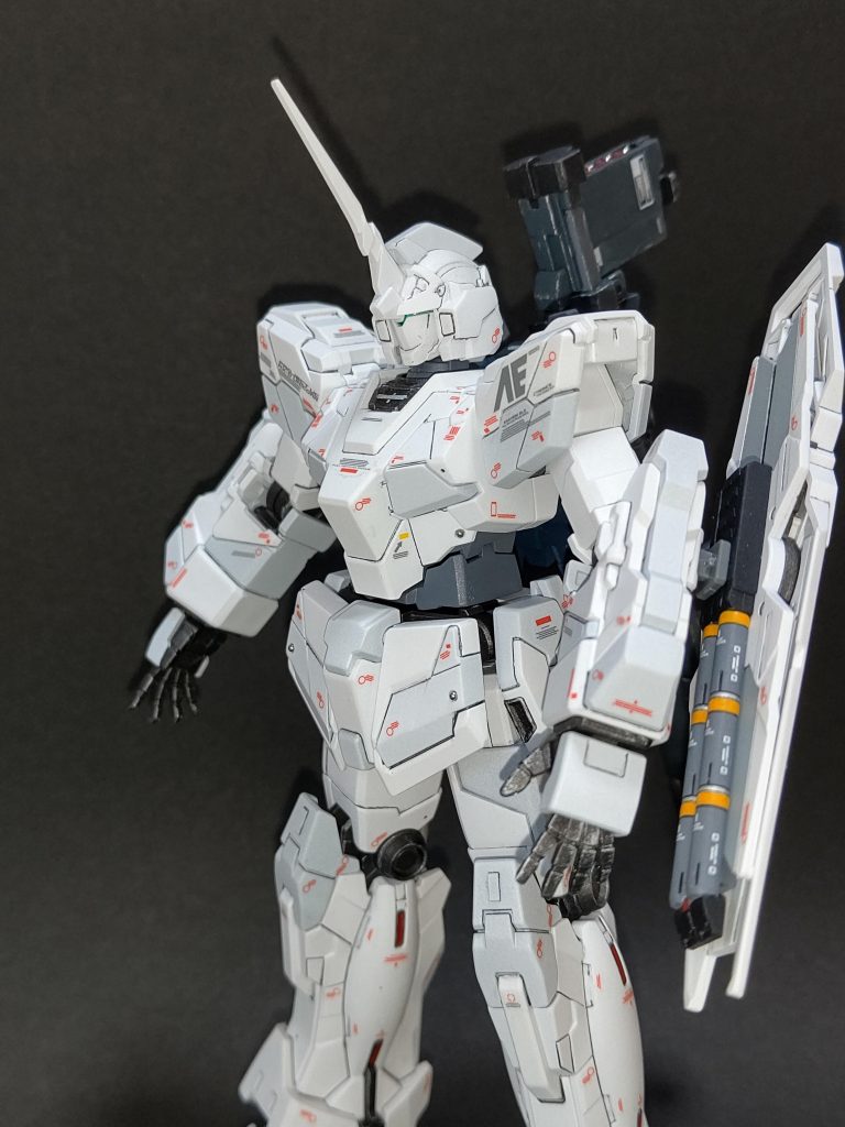 左前からシールド裏の塗り分けは何気に気合い入ってます