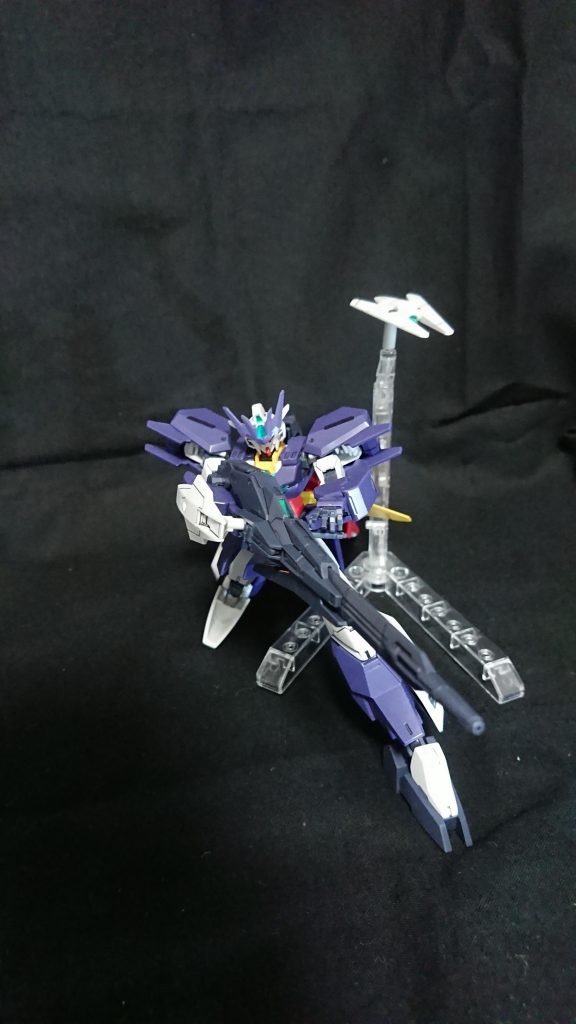 塗装は肩などの一部足りてない所だけ部分塗装しました。キットの色がイメージ通りの色だったのでスミ入れとトップコートだけでも大変満足です(´ ꒳ ｀ )