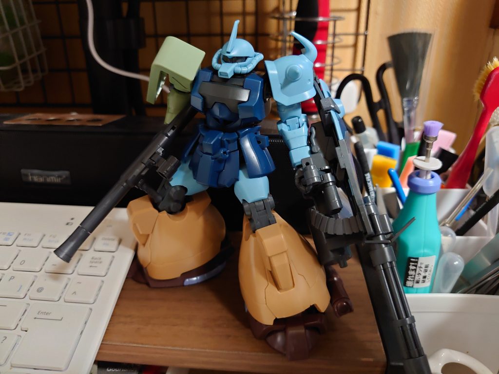 最終的にはザクIIF2型の腕に、高機動型に付いてたバズーカに決まりました。