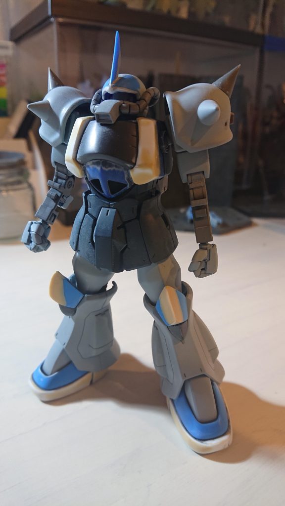 改修中の１枚。モノアイレール、胸、膝、ショルダーアーマー、スリッパ部をボリュームアップです。