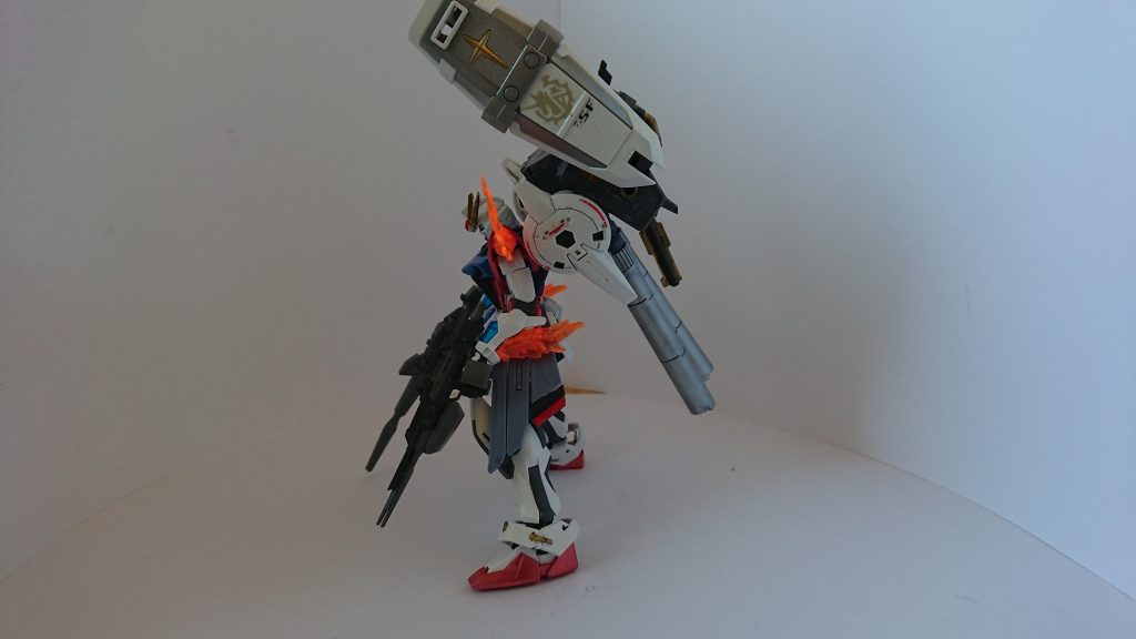 横向きに立っているすがた。