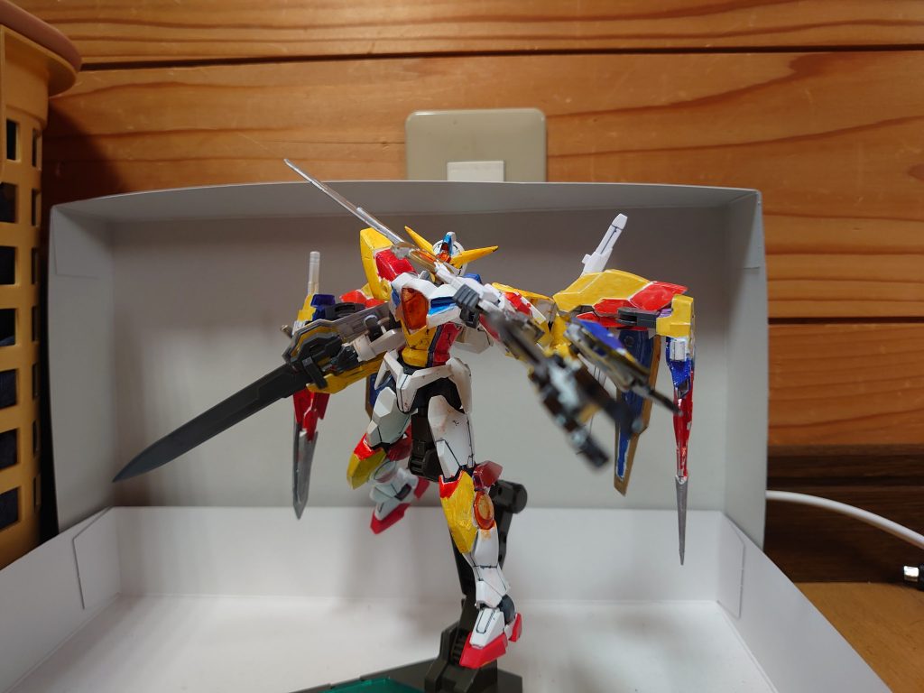 武装は格闘武器がGNソード、GNダイバーソード、GNドラゴンクロー、GNビームサーベル、GNバトルシールドがあり