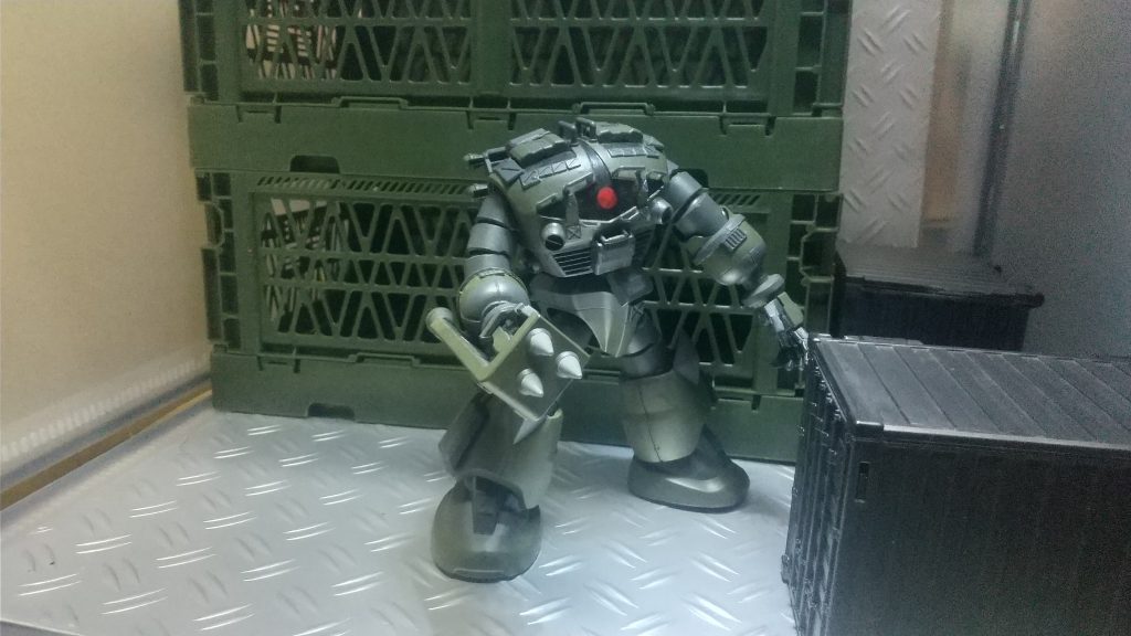 腕に装着してシンプルに殴る。