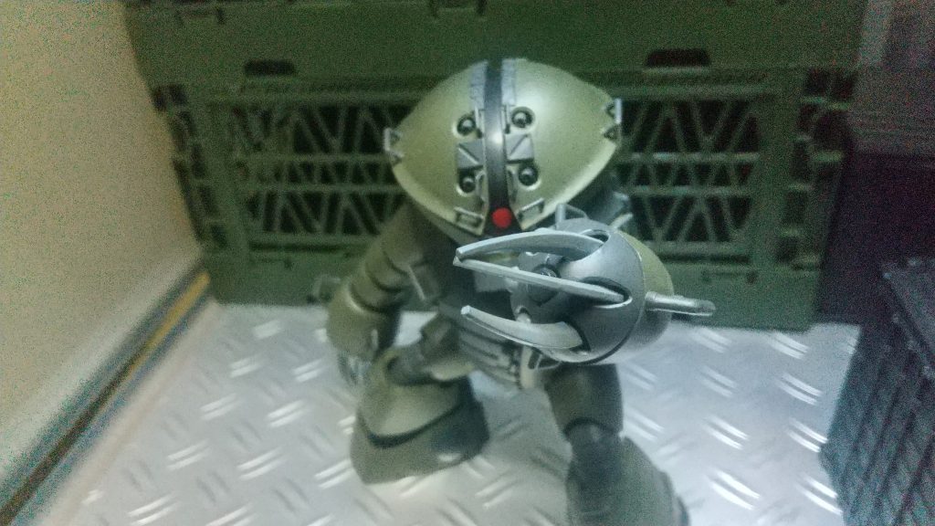 中距離、近距離の装備を左右対称に振り分けた事で左右どちらからの攻撃にも対応しやすくなった。