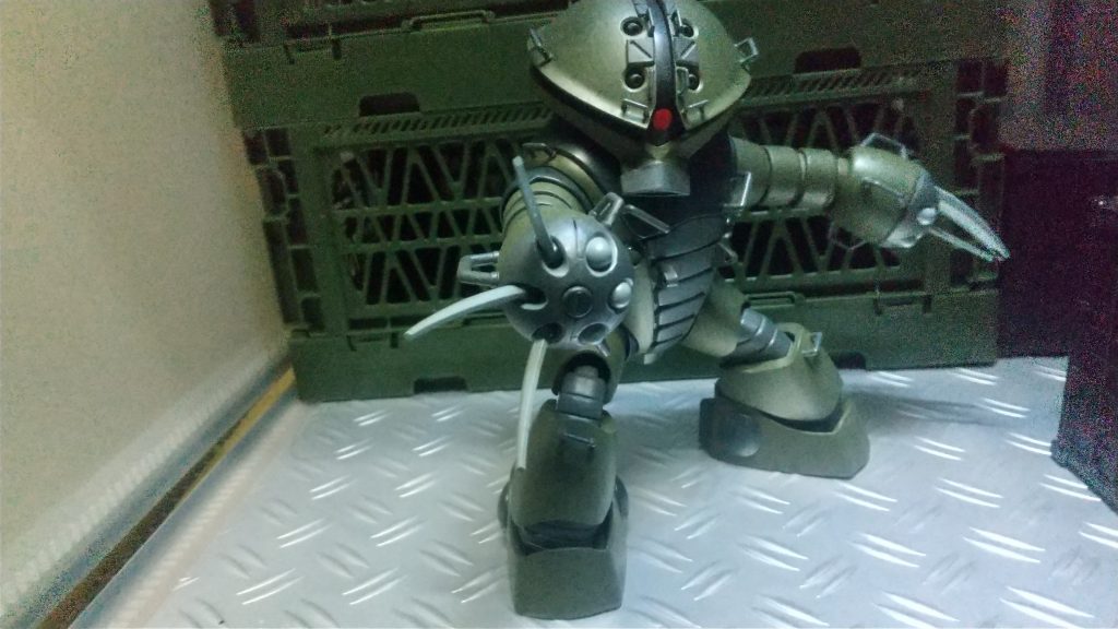 本来のクローとミサイル片手づつの装備を両手に半々で装備。