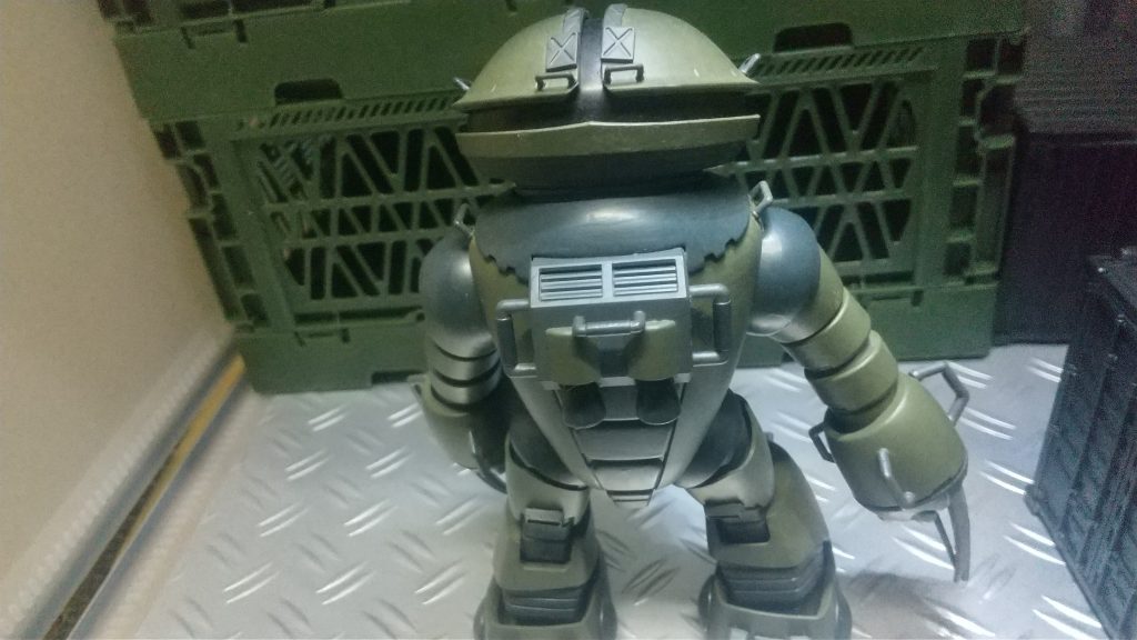 両手の改造以外には特に目立った所は無い普通のアッガイ。