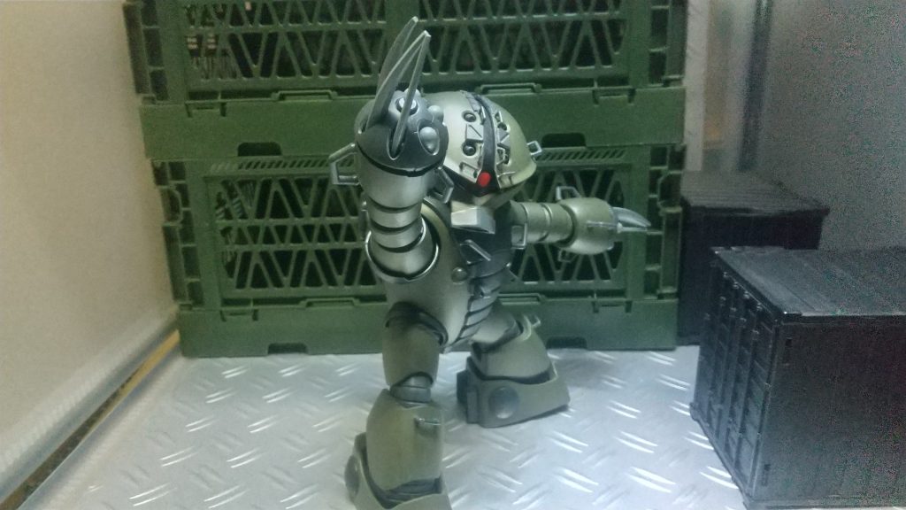 旧キットとのニコイチも無く、HGのアッガイ単体、他の機体が奇抜な改造なのに対してこちらは極々平均的に、何なら元のアッガイよりも平均的な機体になりました(笑)