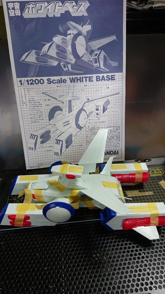 旧キットは、スナップフィットじゃあないので、塗装前の仮組みは、マスキングテープだらけになりがちですね！ 